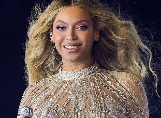 Beyoncé shows off her toned legs in two dazzling rock-covered looks ...
